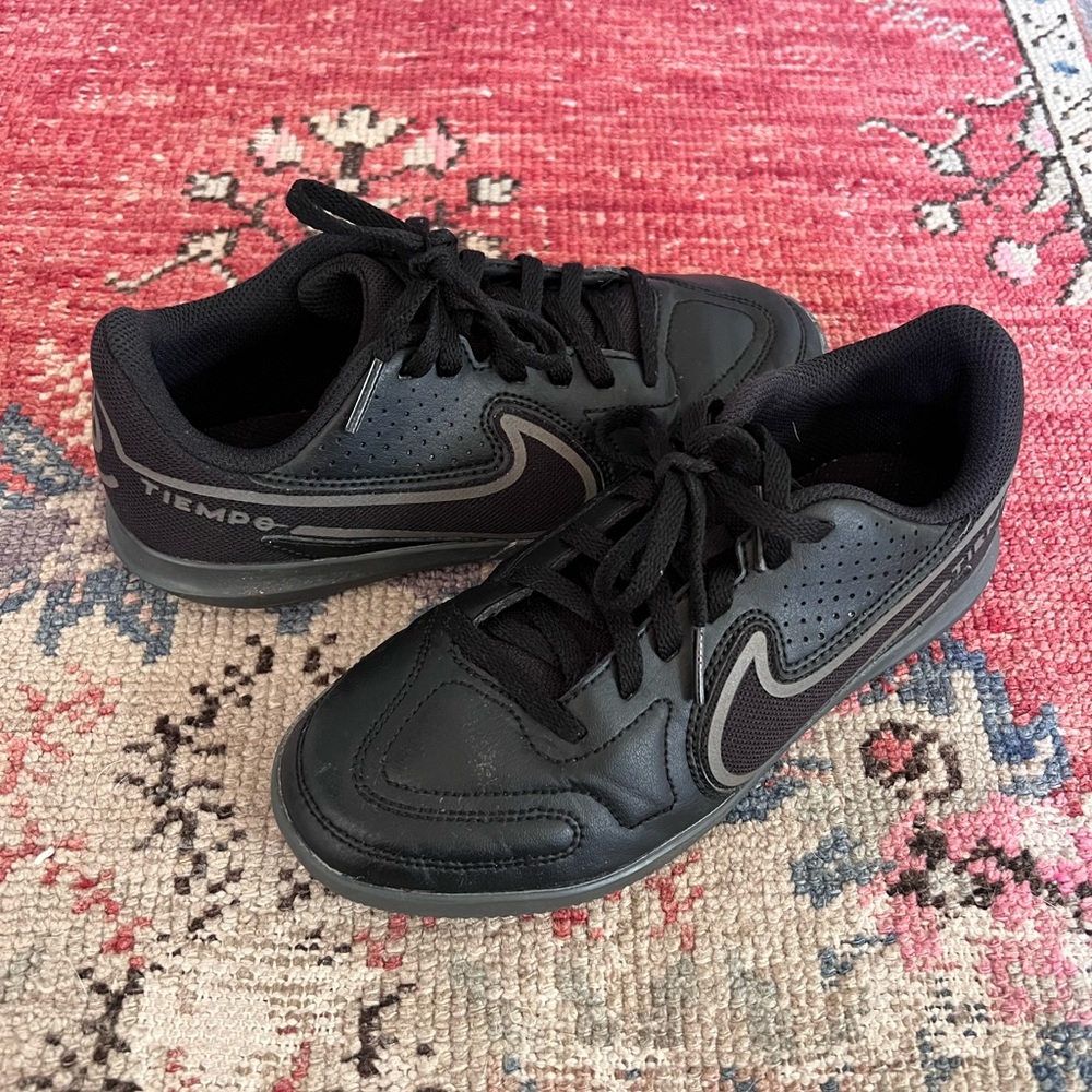 Nike Tiempo indoor soccer shoe youth size 2